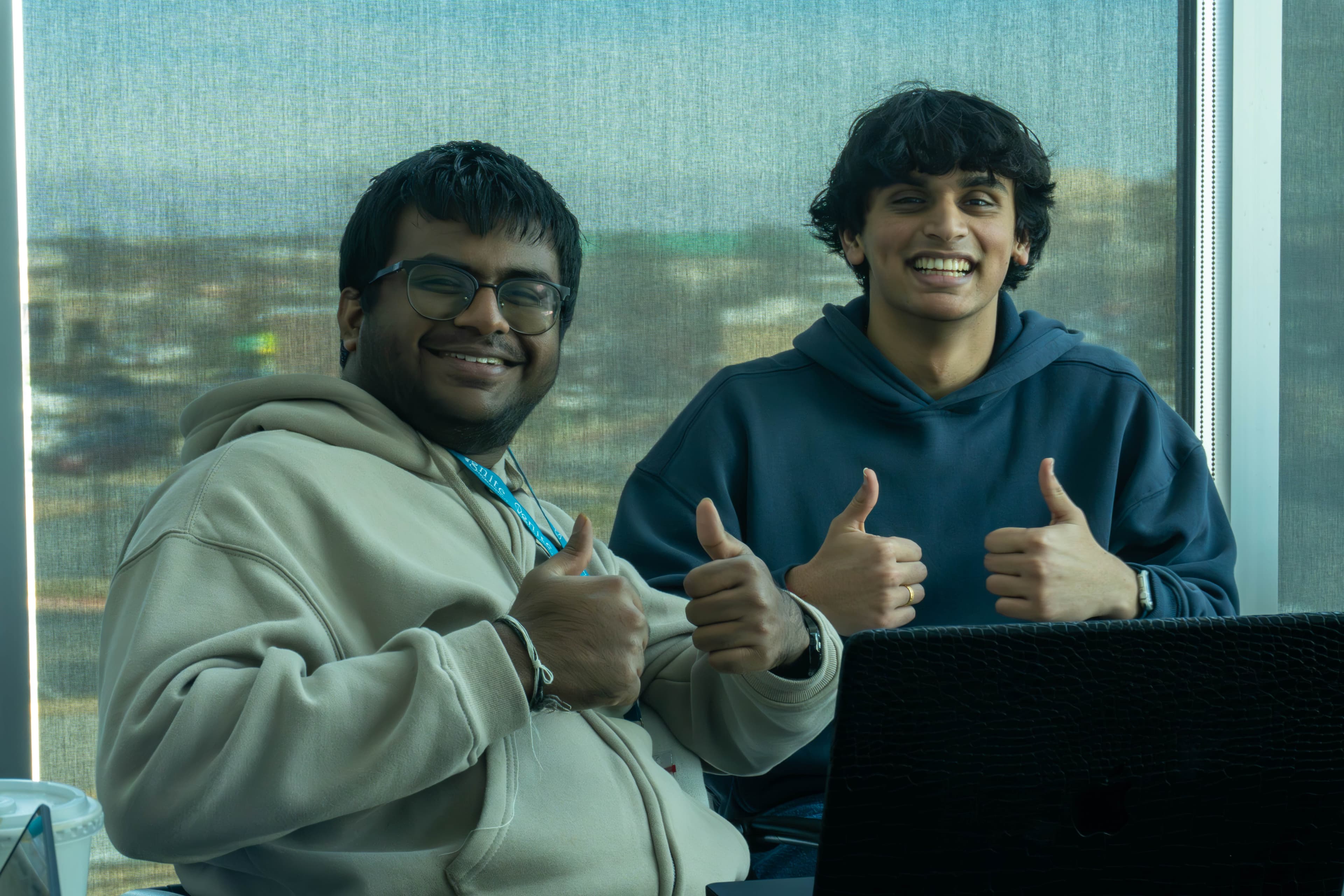 AitheriA team thumbs up